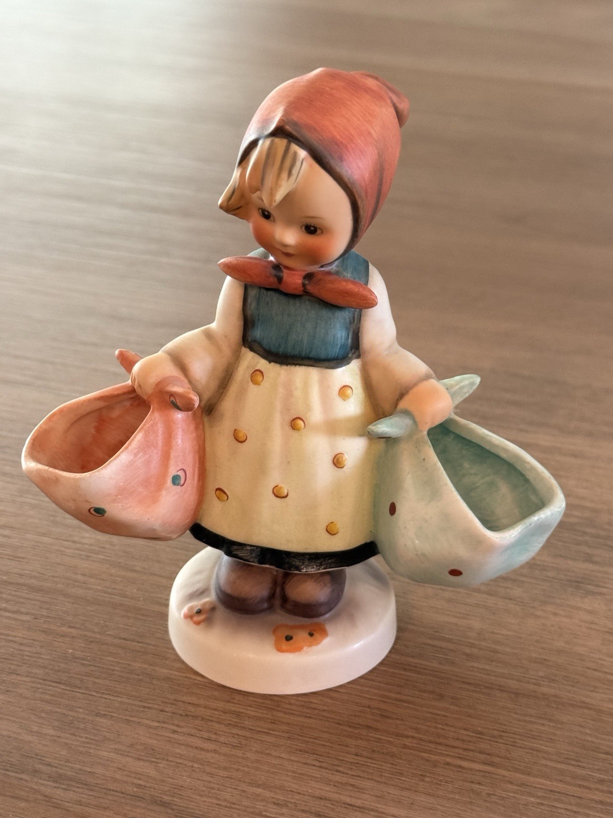 1950’s  Hummel  Goebel  Figurine #175 “MOTHER’S DARLING”,
