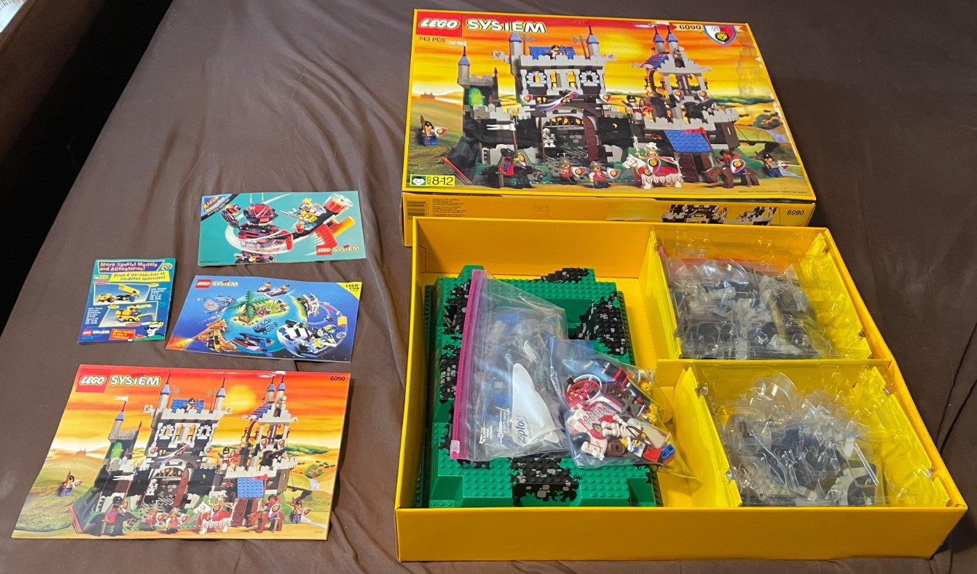 LEGO 6090 Knights' Kingdom Royal Knight's Castle Original Box & Instructions LEGO 6090 Knights' Kingdom Royal Knight's Castle Original Box & Instructions