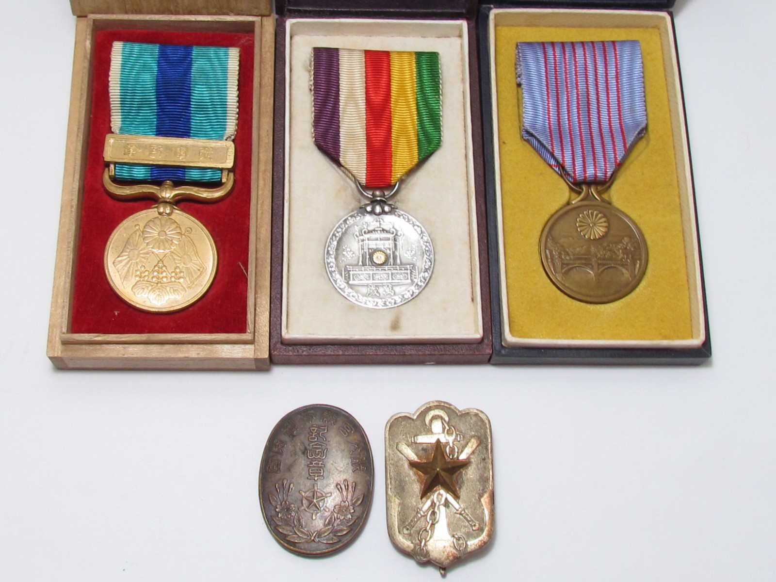 WW2 & PRE WW2 JAPANESE MEDALS & BADGES LOT WWII JAPAN SILVER AIR DEFENSE WAR WW2 & PRE WW2 JAPANESE MEDALS & BADGES LOT WWII JAPAN SILVER AIR DEFENSE WAR