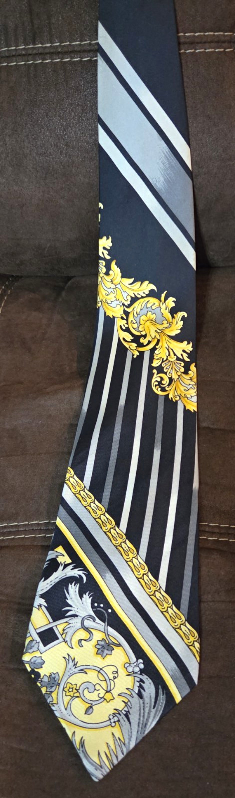 1990s LUXURIOUS RARE VINTAGE GIANNI VERSACE NOSTALGIC BEAUTIFUL SILK TIE❤️