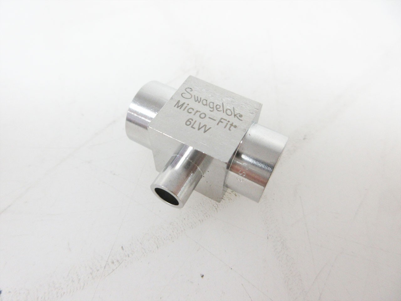 SWAGELOK CAJON 6LV-8MW-3-8-4 316L VIM-VAR MICRO-FIT® REDUCING TEE, 1/2\