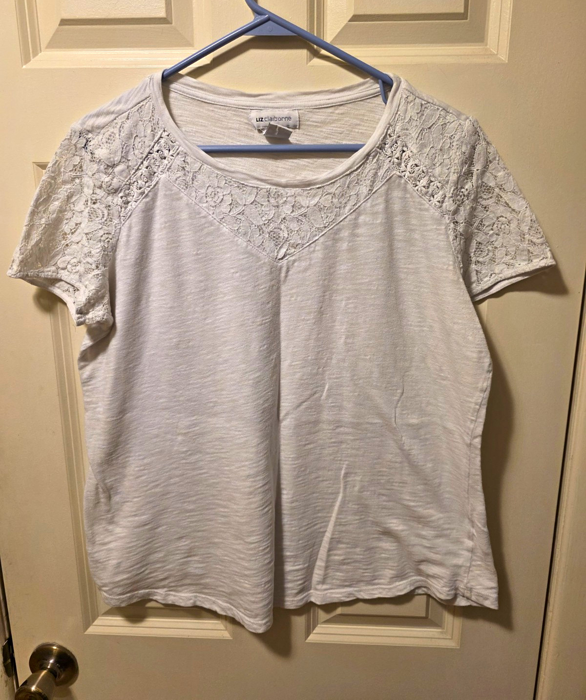 Liz Claiborne White Solid Lace Knit Scoop Neck Short Sleeve Tee L Liz Claiborne White Solid Lace Knit Scoop Neck Short Sleeve Tee L