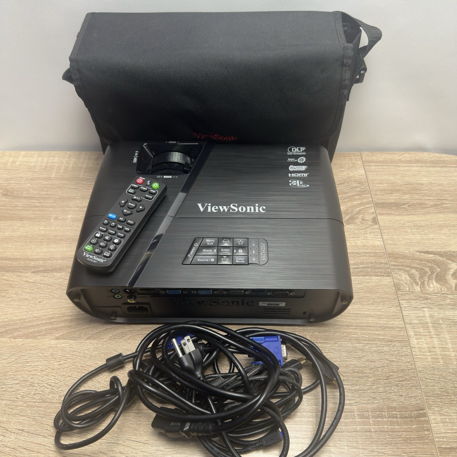 ViewSonic PJD5255 DLP Projector 3300 Lumens HDMI 3D w/ Remote Case Cables TESTED