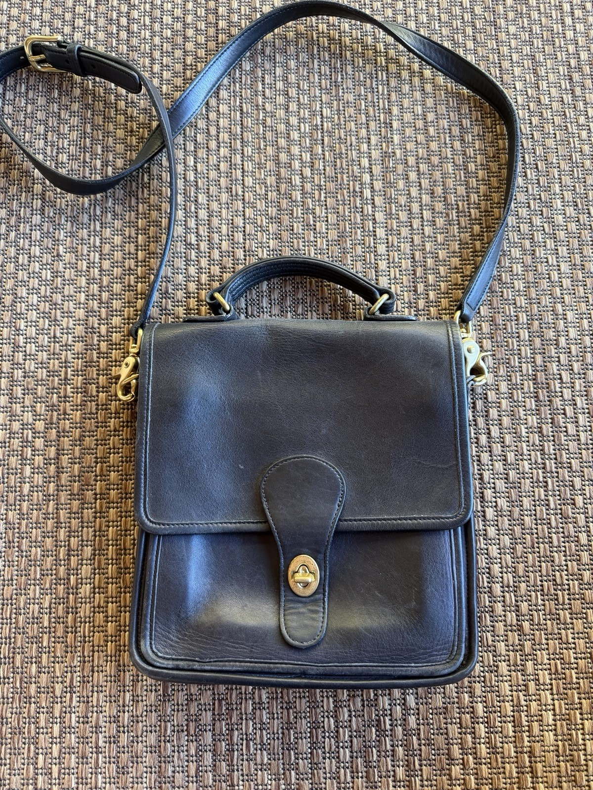 Vintage Coach Station Bag 5130 Black Leather Crossbody Turnlock USA