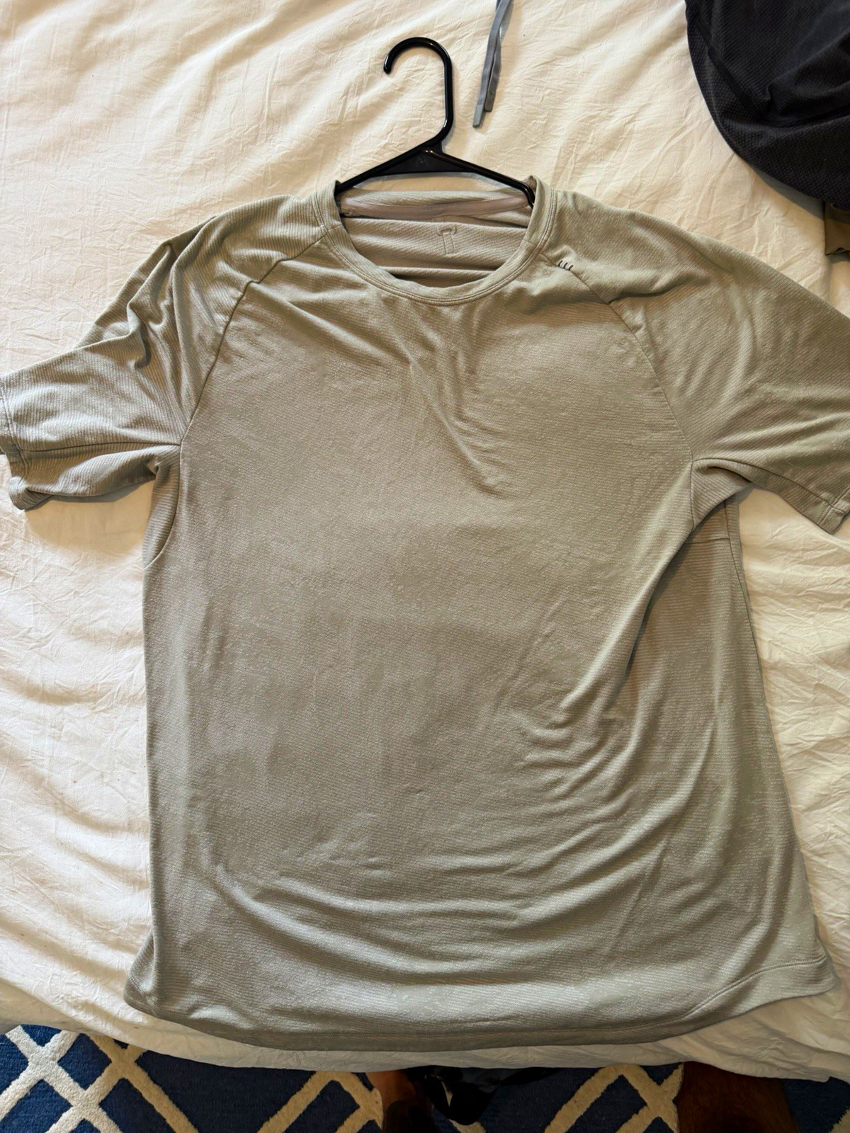 Men\'s Lululemon T-Shirt L Crew Neck Lightweight Cream/Beige Men\'s Lululemon T-Shirt L Crew Neck Lightweight Cream/Beige