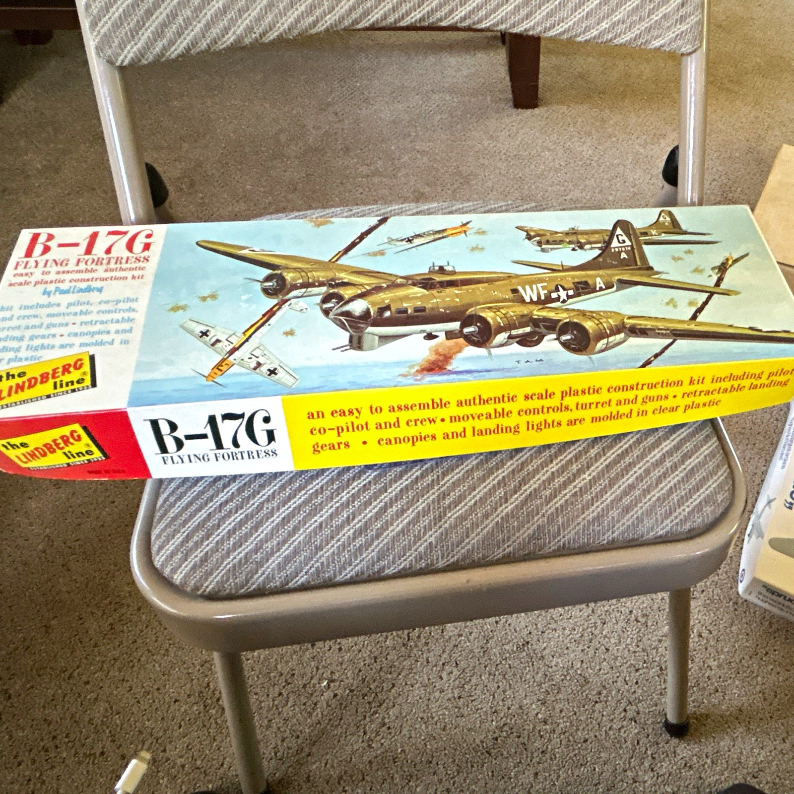 Lindberg B-17G Flying Fortress Plastic Airplane Kit Unassembled Movable Parts Lindberg B-17G Flying Fortress Plastic Airplane Kit Unassembled Movable Parts