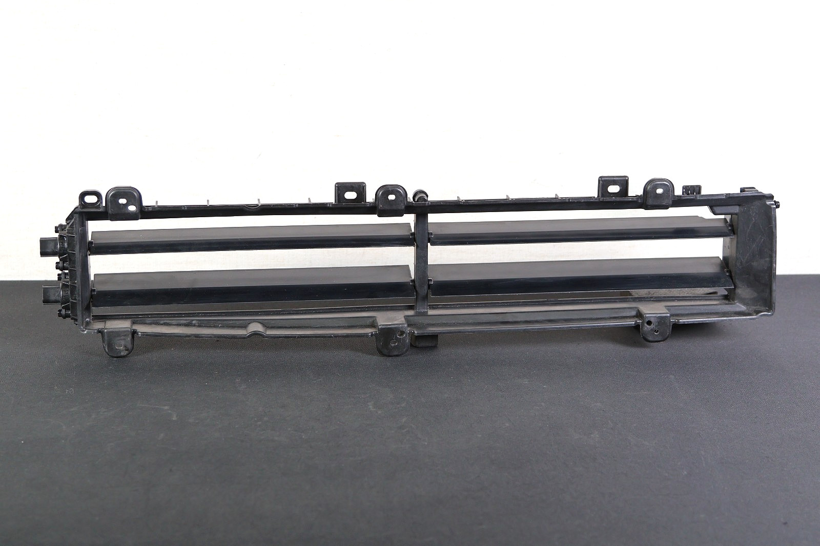 OEM 2025 2026 Hyundai Tucson Radiator Shutter Assembly Air Duct GENUINE NO MOTOR