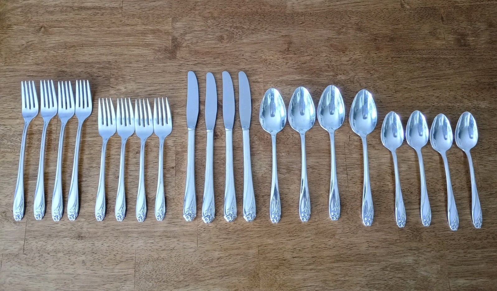 Vintage 1847 Rogers Bros Daffodil 1950 Silverplate Flatware 20 Pc Service for 4