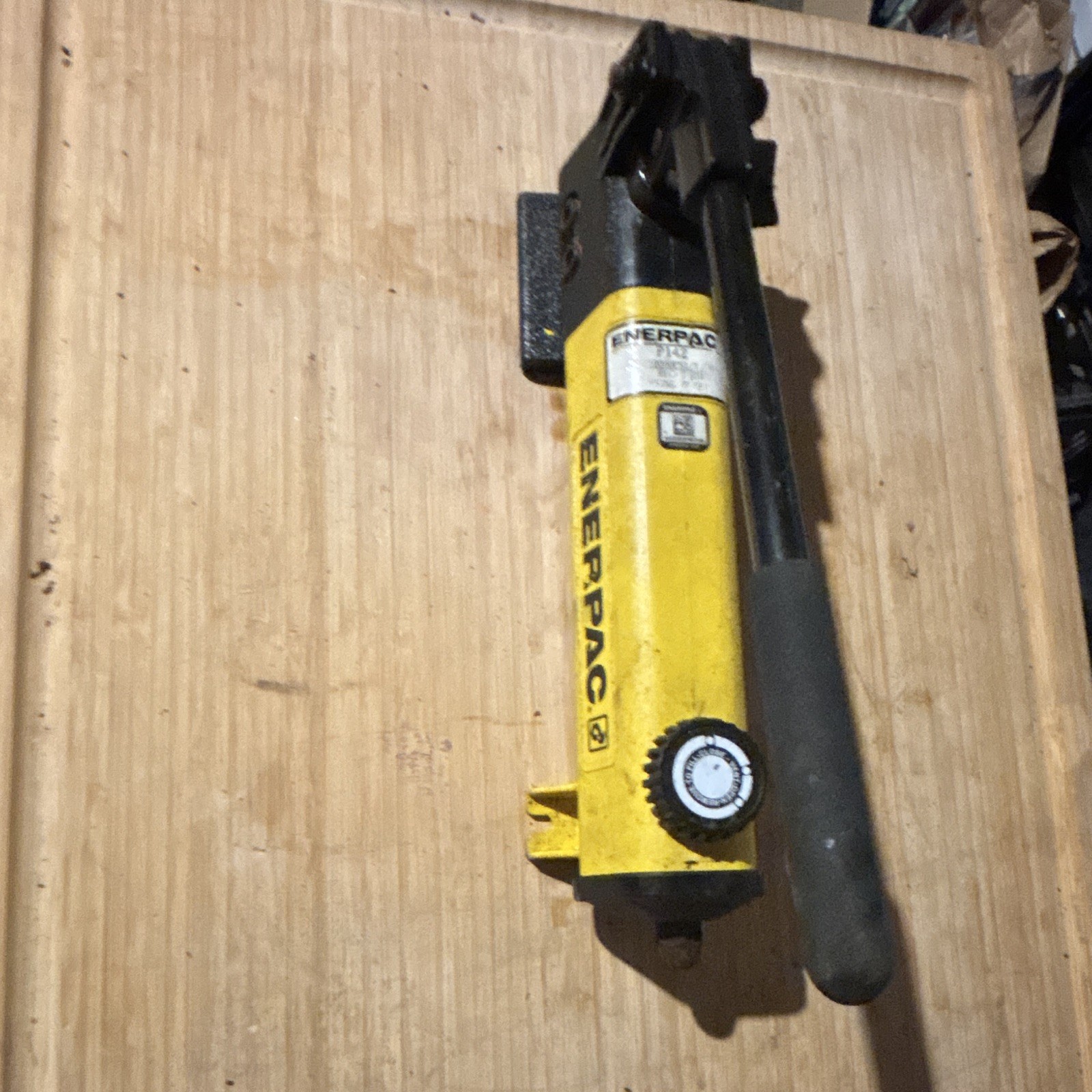Enerpac P142 hand pump Enerpac P142 hand pump