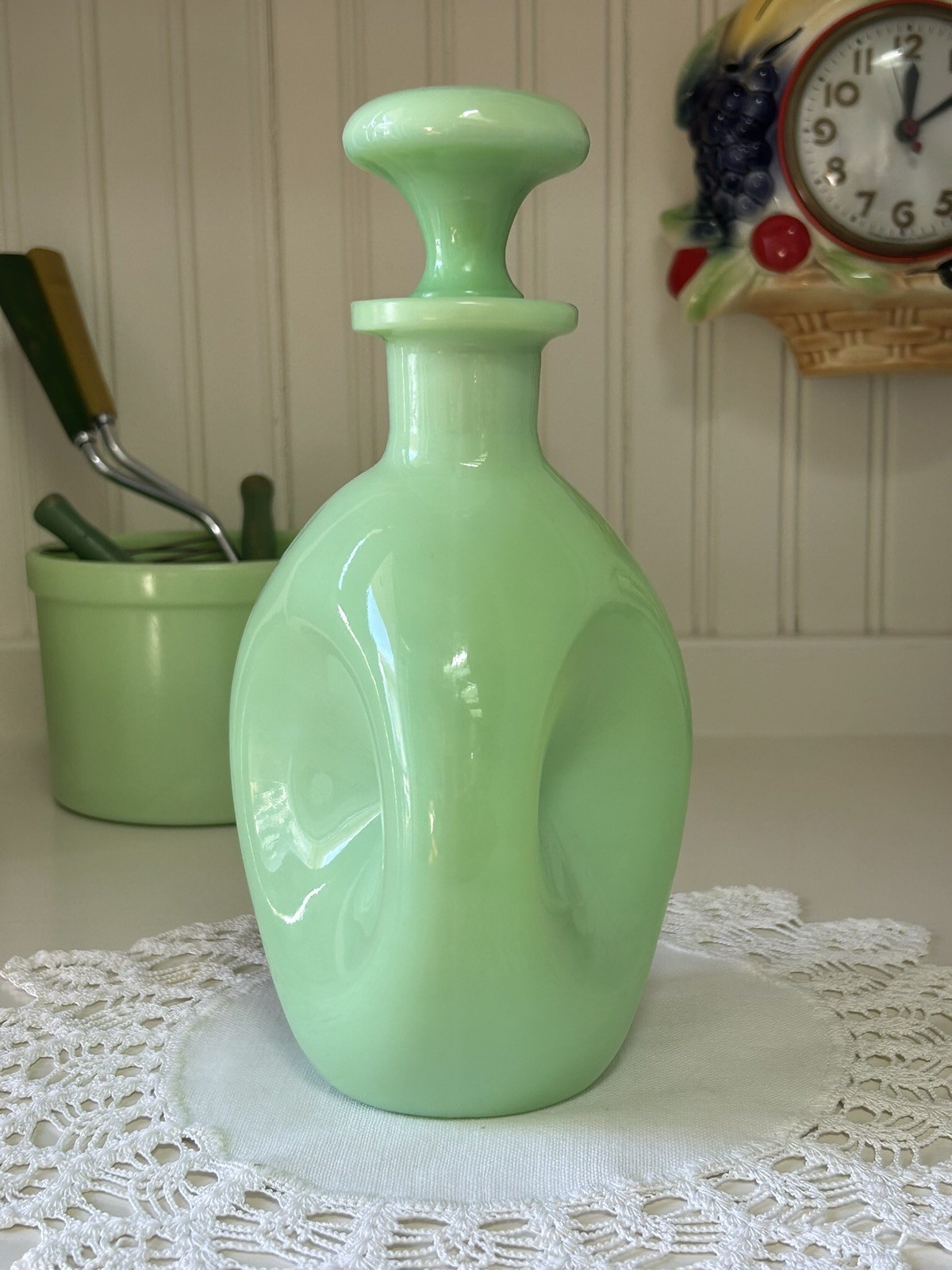 Vtg  McKee Jadeite Pinch Decanter/Stopper Extremely Hard To Find Uranium 1930s