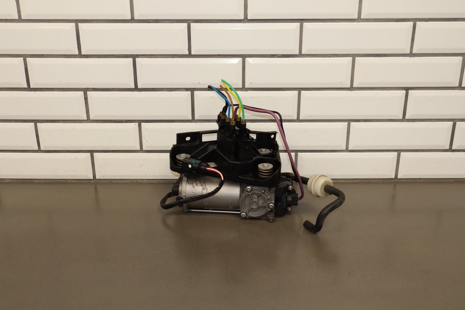 2016-2020 Tesla Model S/X Air Suspension Twin Compressor Wabco