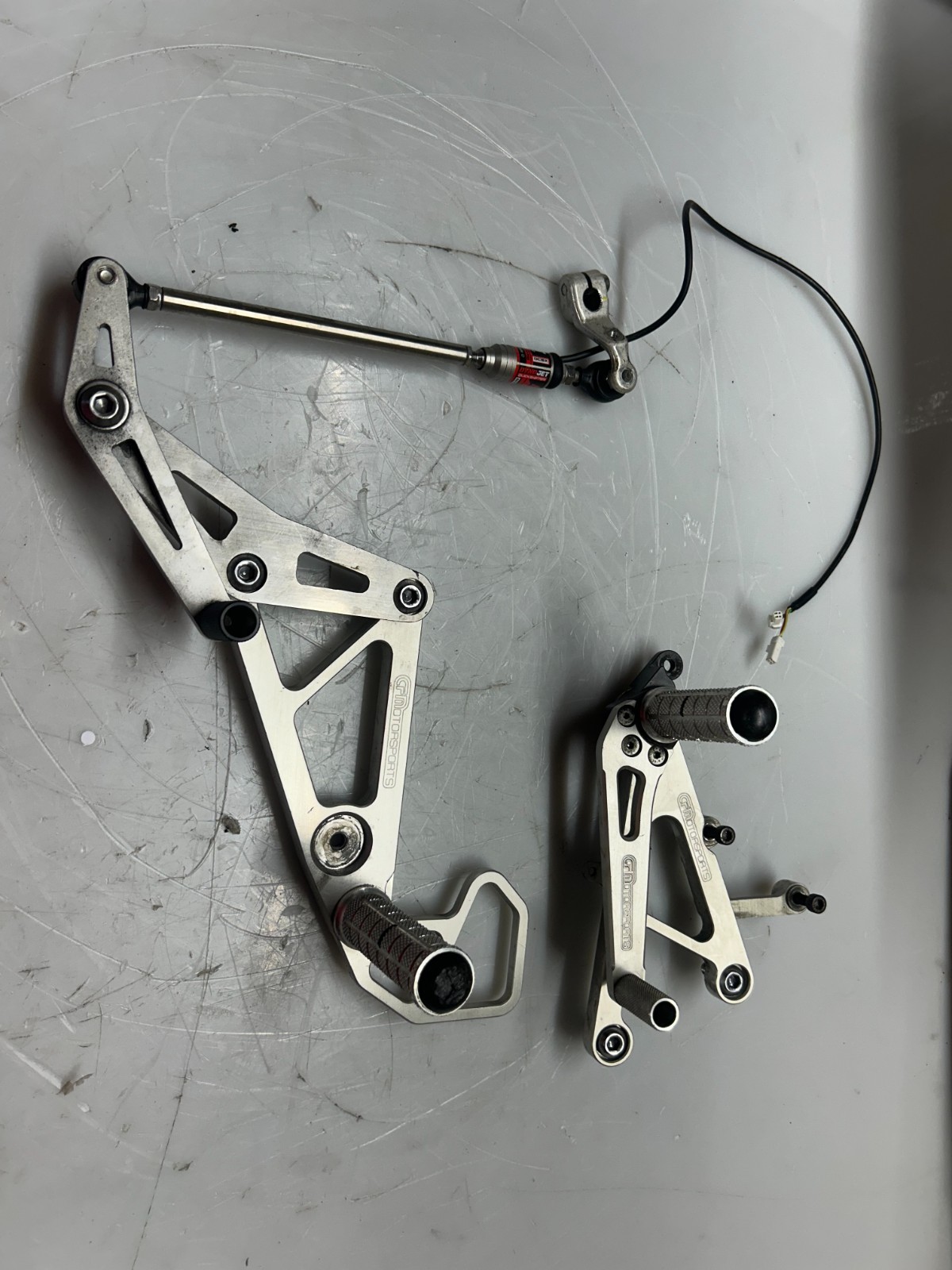 2003-2005 Yamaha YZF R6 Woodcraft CFMotorsports Rearsets Dynojet Quick Shifter