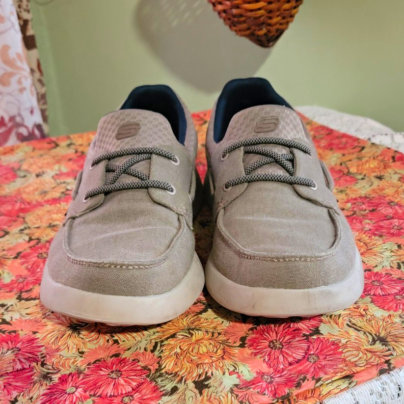 SKECHERS Classic Fit Air-Cooled Memory Foam Gray Low Top Lace-Up Sneaker