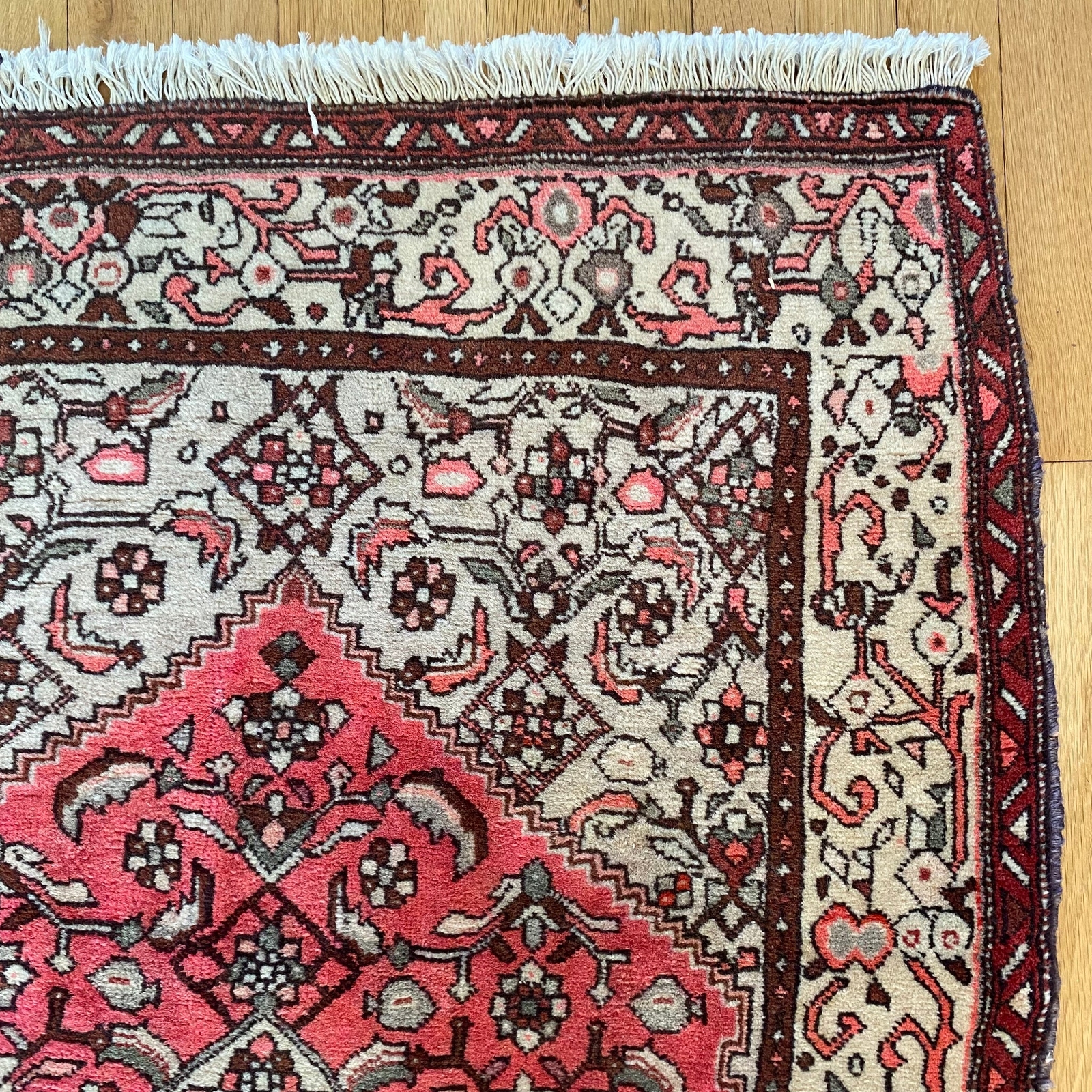 Vintage Rug 2\' 11 x 4\' 9 Pink Hand Knotted Oriental Rug Vintage Rug 2\' 11 x 4\' 9 Pink Hand Knotted Oriental Rug