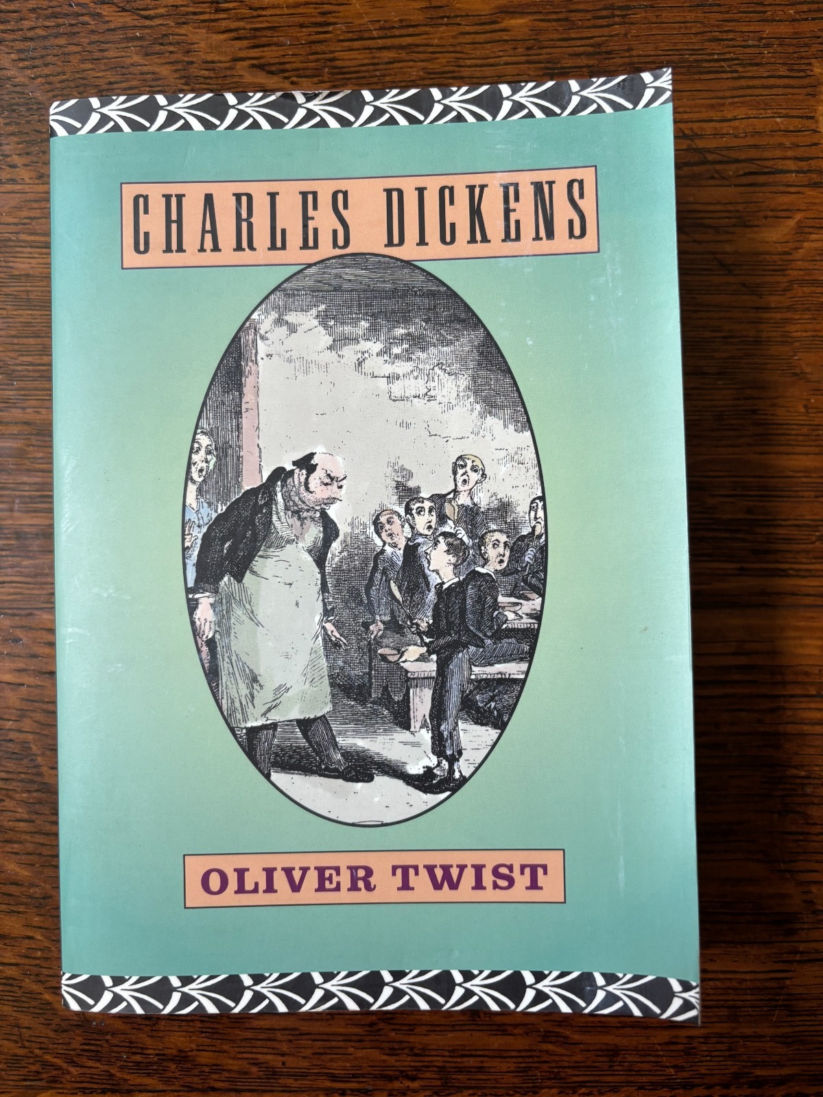 Charles Dickens - Oliver Twist - paperback, very good condition Charles Dickens - Oliver Twist - paperback, very good condition