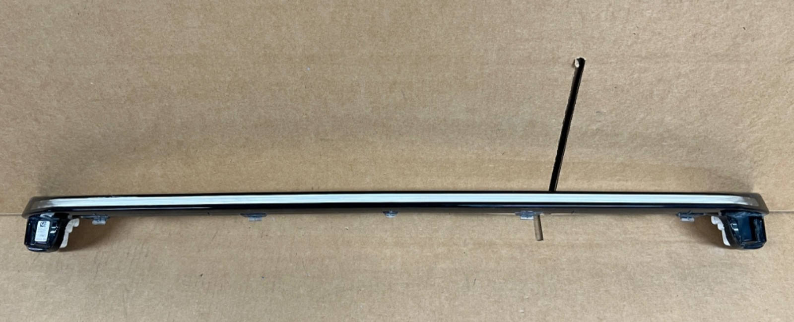 OEM 2023-2026 FORD ESCAPE FRONT CENTER MOUNT GRILLE LED LIGHT BAR PJ6B-13N204-AD OEM 2023-2026 FORD ESCAPE FRONT CENTER MOUNT GRILLE LED LIGHT BAR PJ6B-13N204-AD