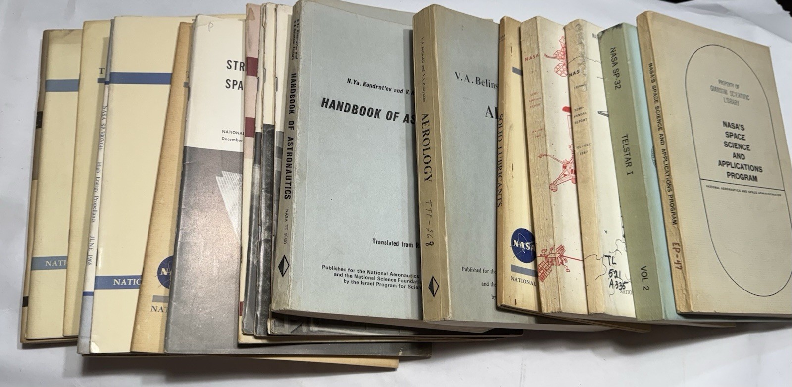 Vintage NASA Book Lot Of 24 Spacecraft Space Exploration ++   Rare 1960s