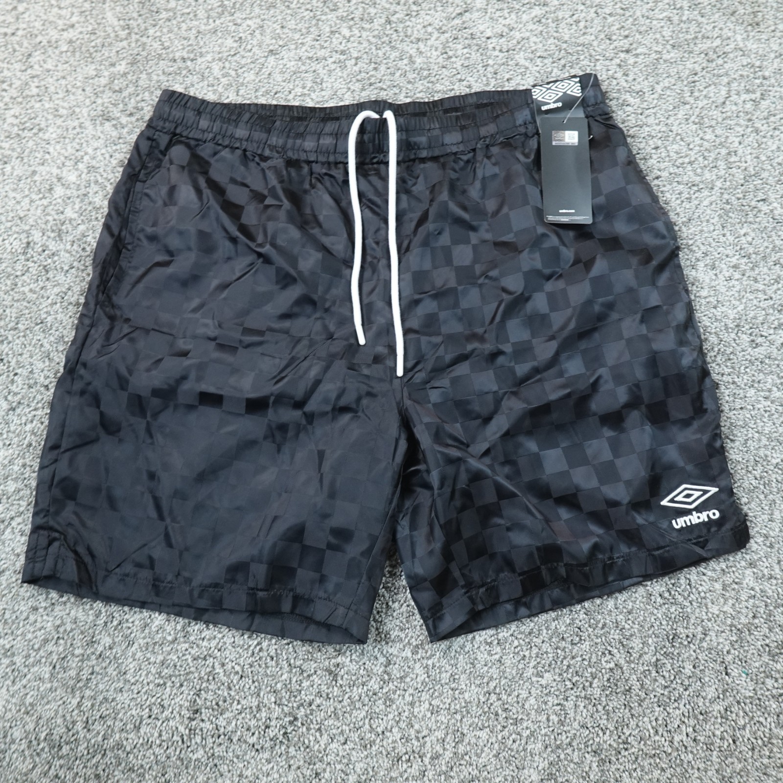 NEW Umbro Shorts Mens L Black Gray Check Soccer Futbol Football Drawstring Gym