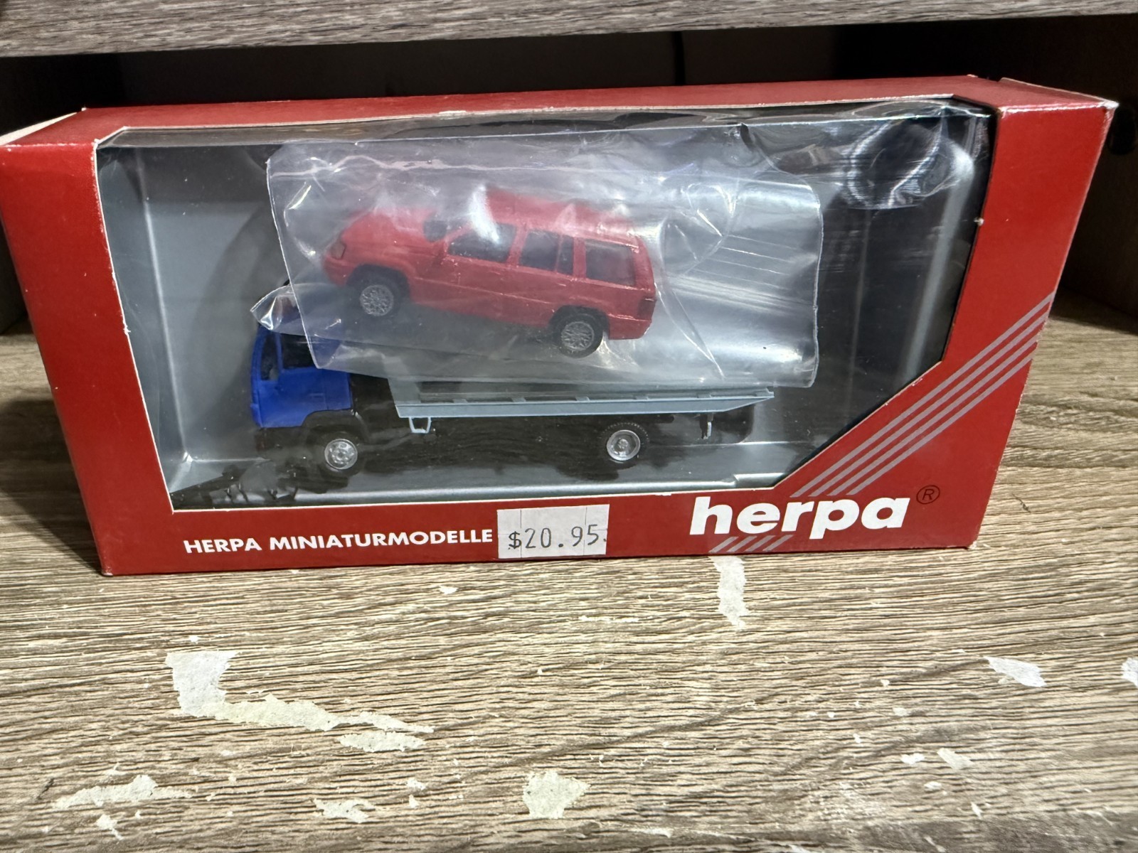 Herpa HO Scale 1:87 Tow Truck with SUV Load - Brand New in Box Herpa HO Scale 1:87 Tow Truck with SUV Load - Brand New in Box