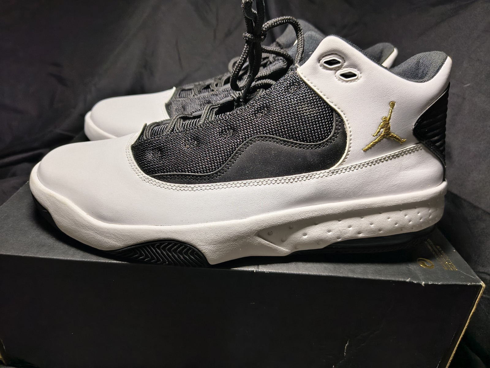 NEW Jordan Max Aura 2 White Black Metallic Gold Men’s Size 12