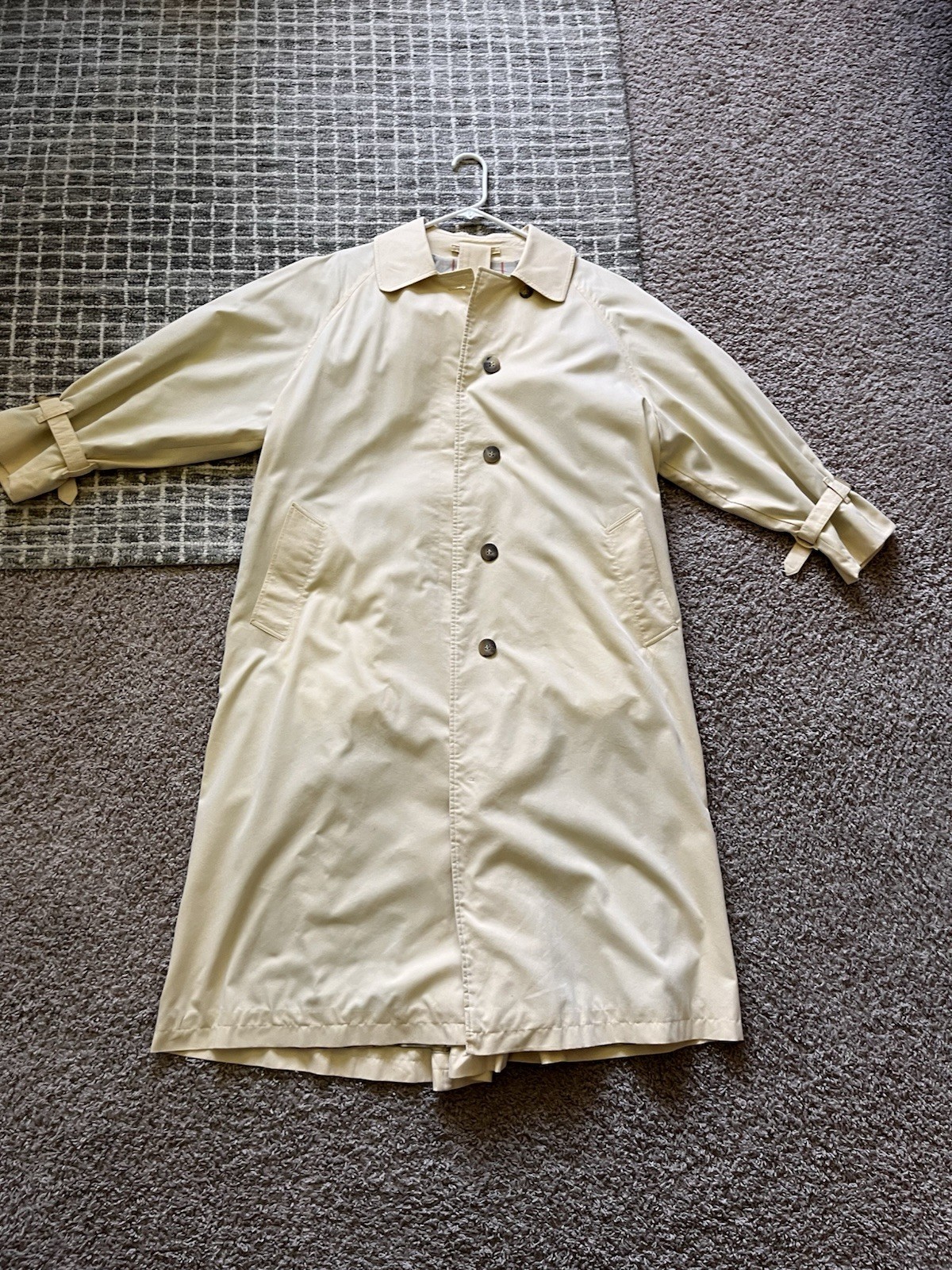 Vintage Burberrys Women’s Cream Trench Coat Vintage Burberrys Women’s Cream Trench Coat