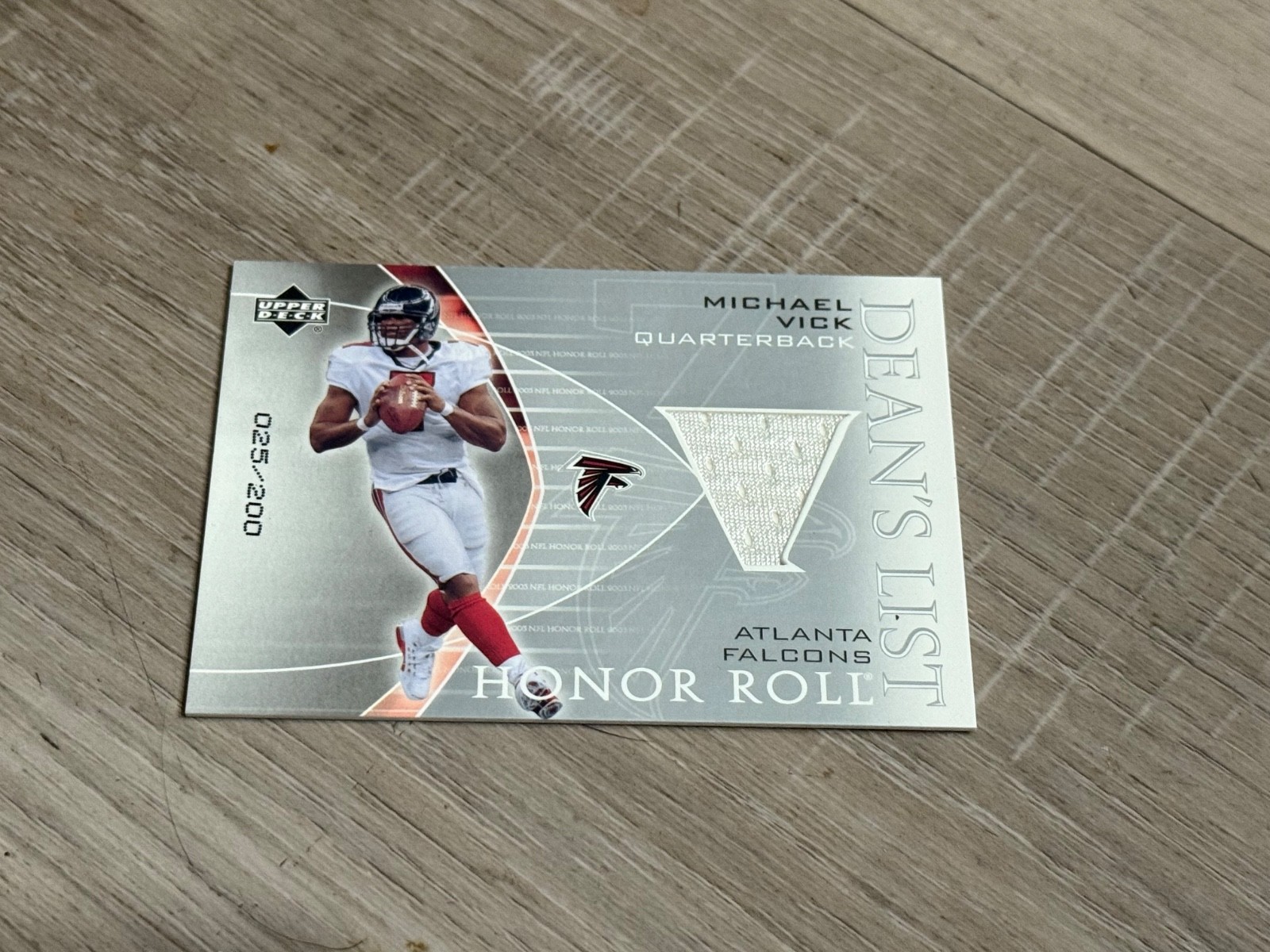 2003 Upper Deck Honor Roll Dean\'s List Silver Michael Vick Jersey 25/200 2003 Upper Deck Honor Roll Dean\'s List Silver Michael Vick Jersey 25/200