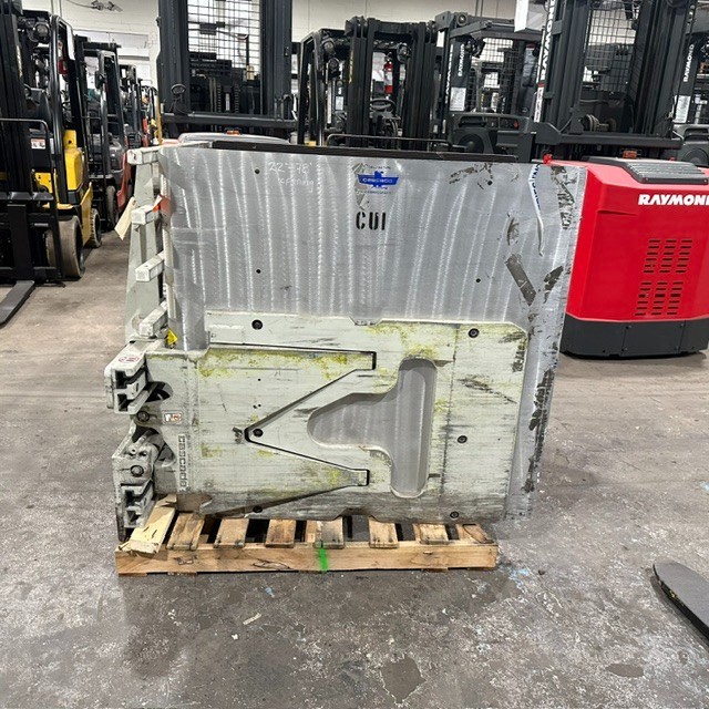 2021 Cascade R25D-CCB-350 Used Forklift Attachment Carton Clamp