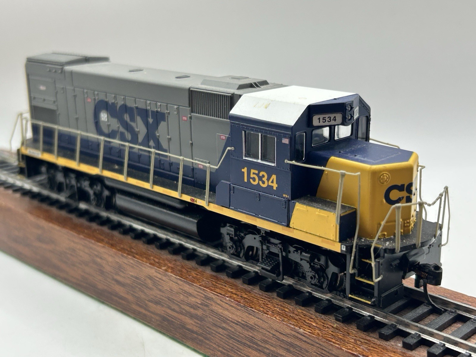 Walthers Proto 1000 HO CSXT GP15-1 Locomotive #1534 (Farr) - (GOOD TESTED) Walthers Proto 1000 HO CSXT GP15-1 Locomotive #1534 (Farr) - (GOOD TESTED)