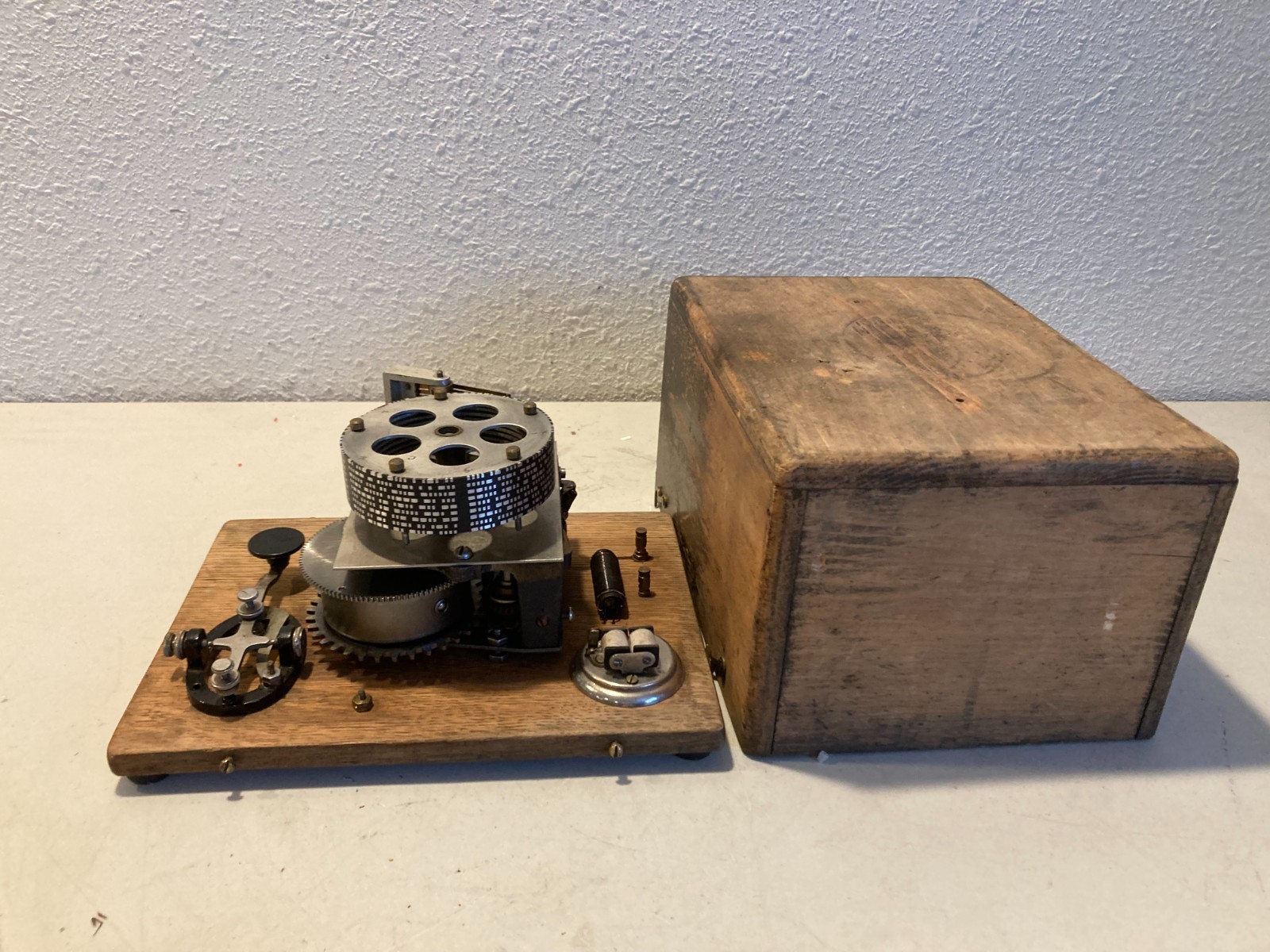 Antique 1920s Natrometer Morse Code Telegraph Training Machine Key Wood Case Antique 1920s Natrometer Morse Code Telegraph Training Machine Key Wood Case