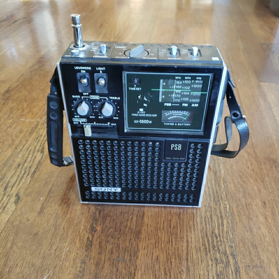 Vintage Sony ICF-5500W Sky sensor PSB 3 Band Portable Radio, Powers On JAPAN Vintage Sony ICF-5500W Sky sensor PSB 3 Band Portable Radio, Powers On JAPAN