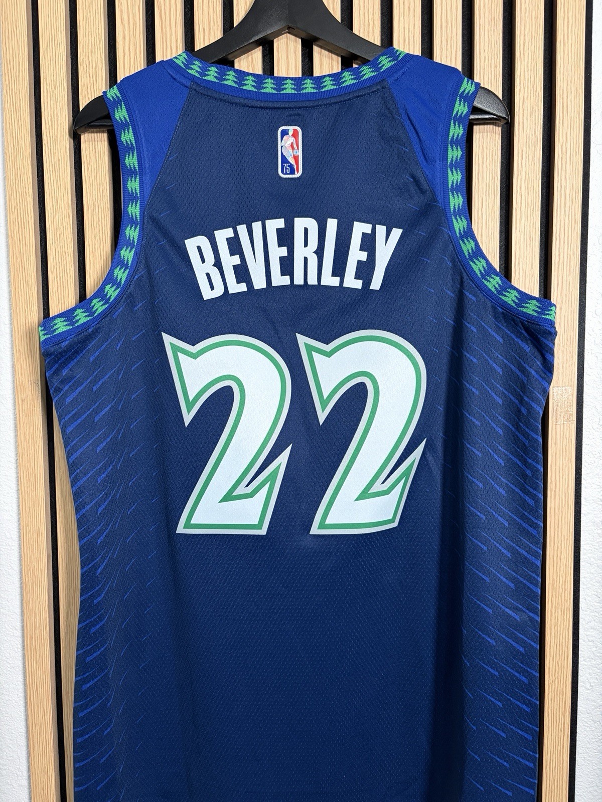 NWT Men\'s Patrick Beverley Minnesota Timberwolves Nike Swingman NBA Jersey (LG) NWT Men\'s Patrick Beverley Minnesota Timberwolves Nike Swingman NBA Jersey (LG)