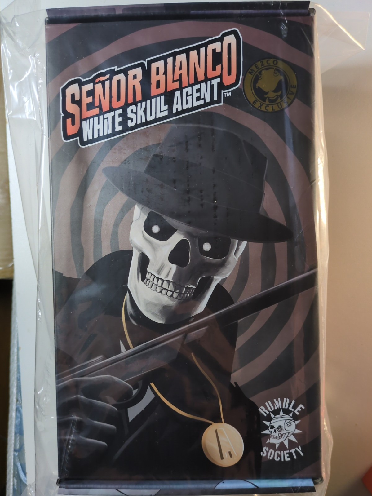 Mezco One:12 Senor Blanco White Skull Agent Rumble Society Figure New Sealed