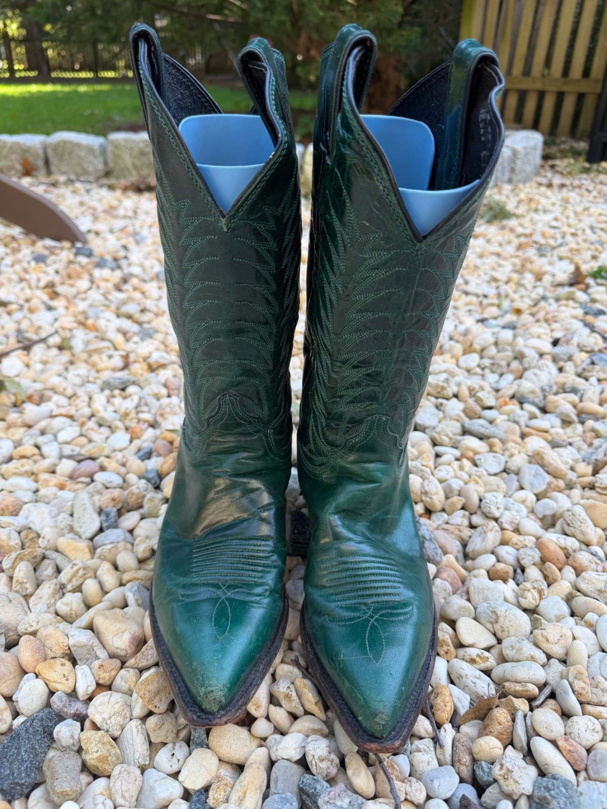 VINTAGE Justin Turquoise Cowboy Boots Womens 8, medium width. Made in the USA. VINTAGE Justin Turquoise Cowboy Boots Womens 8, medium width. Made in the USA.