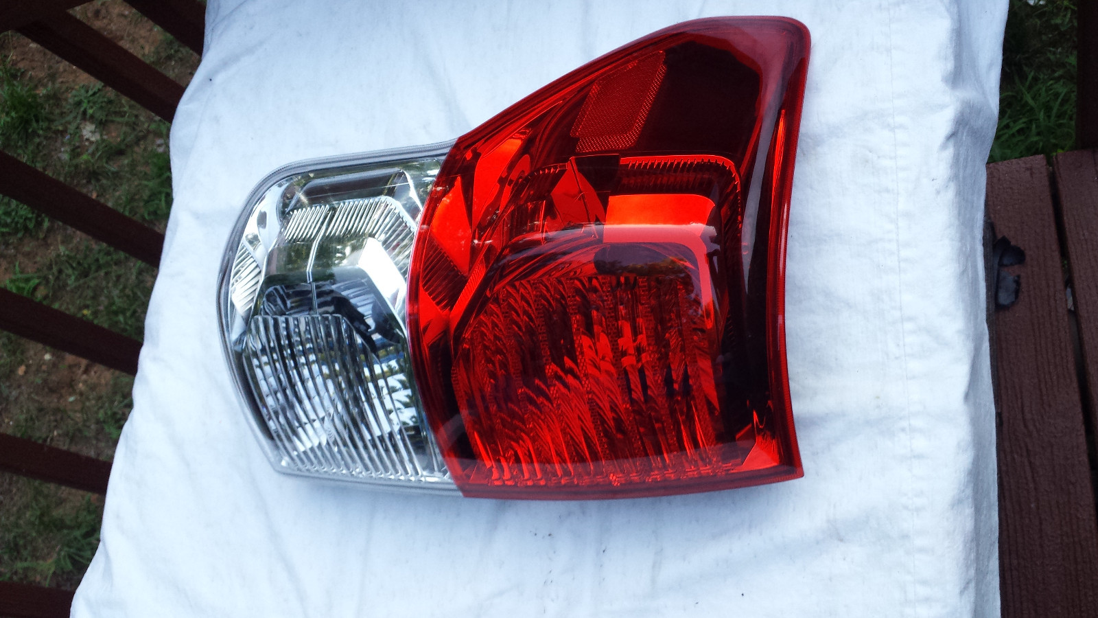 2010 2011 2012 TOYOTA TUNRDA LEFT  SIDE TAILIGHT TAIL LIGHT OEM NEW 10 11 12 U