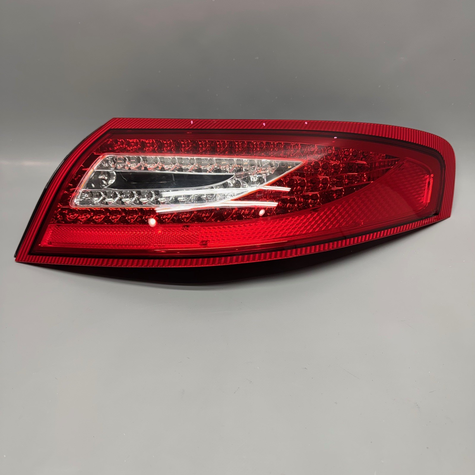 PORSCHE 911 CARRERA 996 TAIL LIGHT RIGHT PASSENGER LED 1998-2001 2002 2003 2004