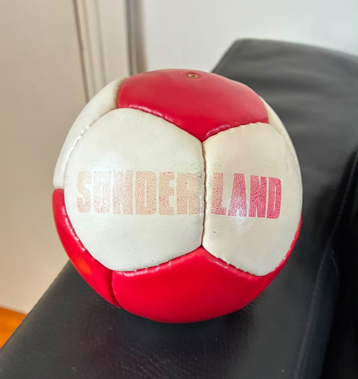 SUNDERLAND FC VINTAGE FOOTBALL MINI SOCCER BALL SUNDERLAND AFC BOB STOKOE 70s SUNDERLAND FC VINTAGE FOOTBALL MINI SOCCER BALL SUNDERLAND AFC BOB STOKOE 70s