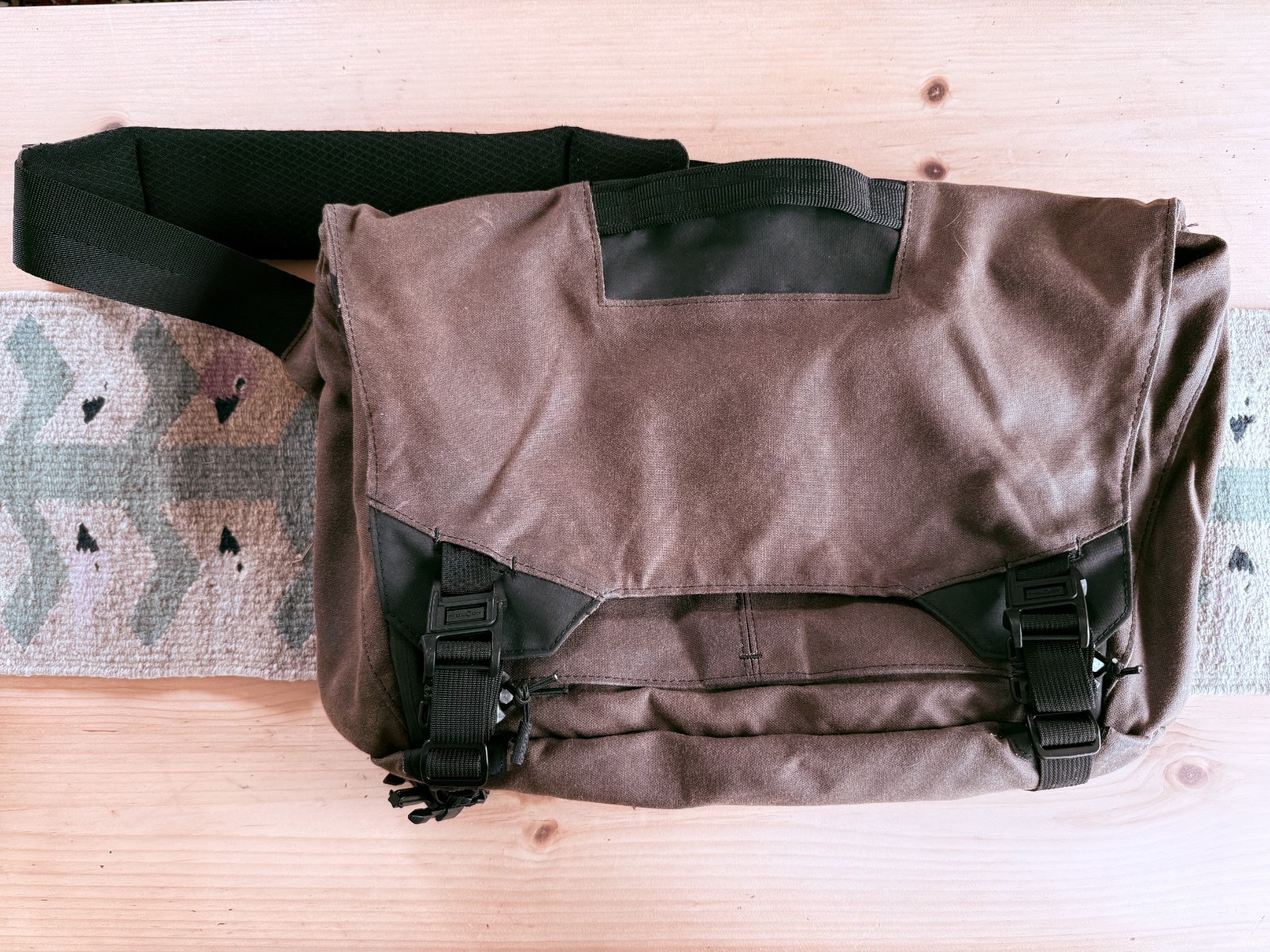 TAD - Triple Aught Design - Parallax Messenger - 15L - Dark Oak