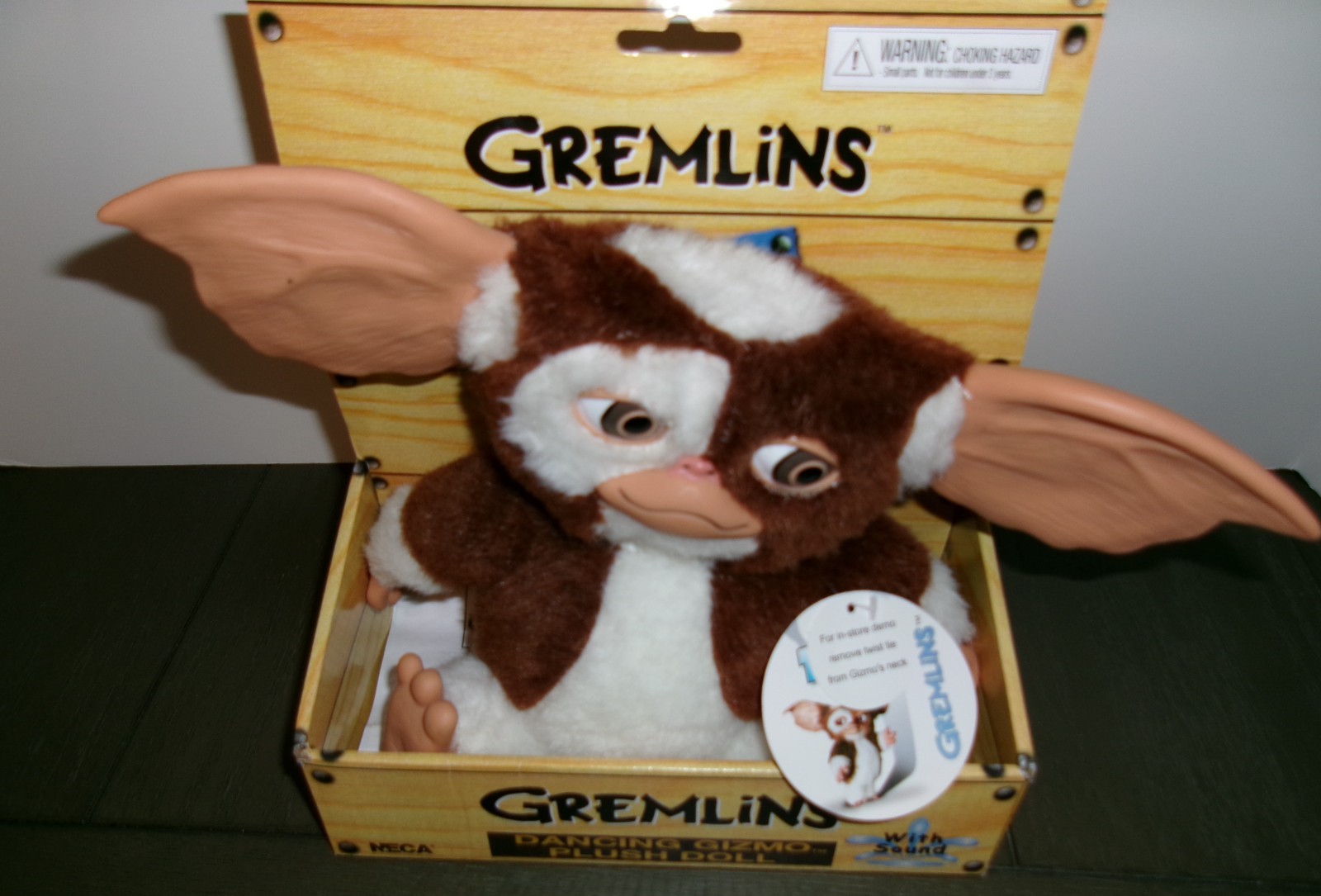 NECA Gremlins Dancing Gizmo Plush Doll Sound New in Box tested NECA Gremlins Dancing Gizmo Plush Doll Sound New in Box tested