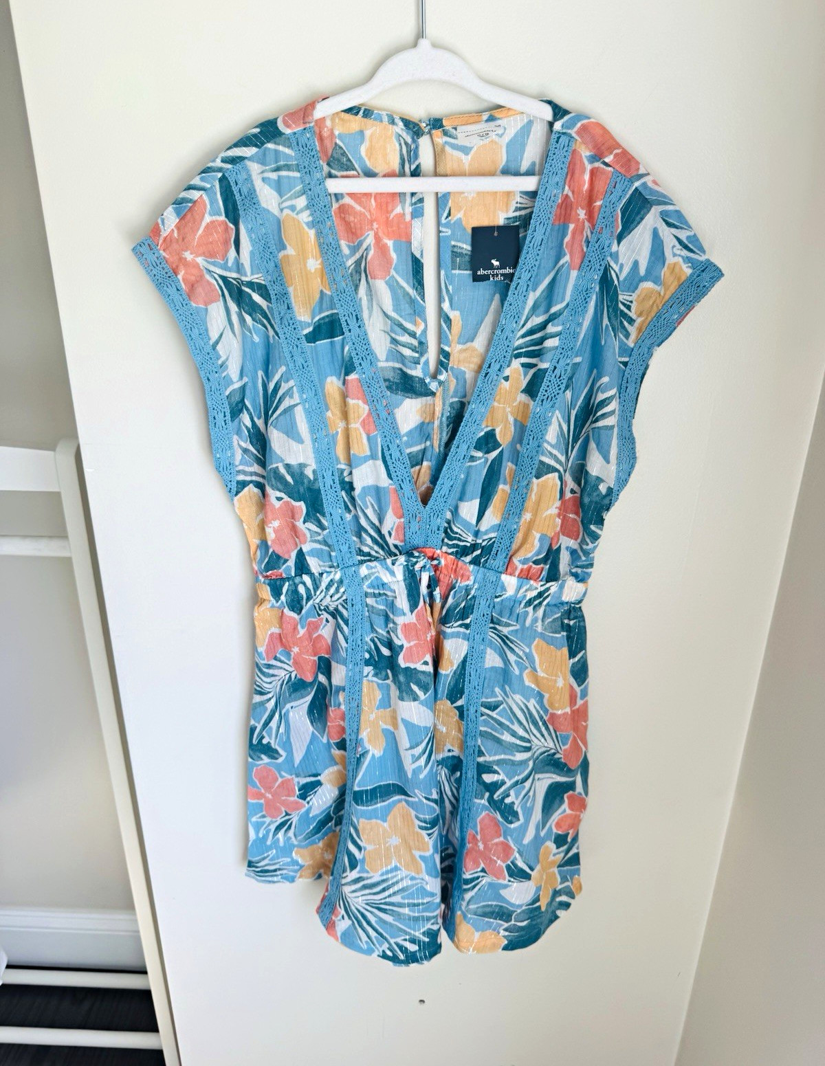 NWT Abercrombie Kids Blue Tropical Floral Romper V-Neck Lace Size 11-12 NWT Abercrombie Kids Blue Tropical Floral Romper V-Neck Lace Size 11-12