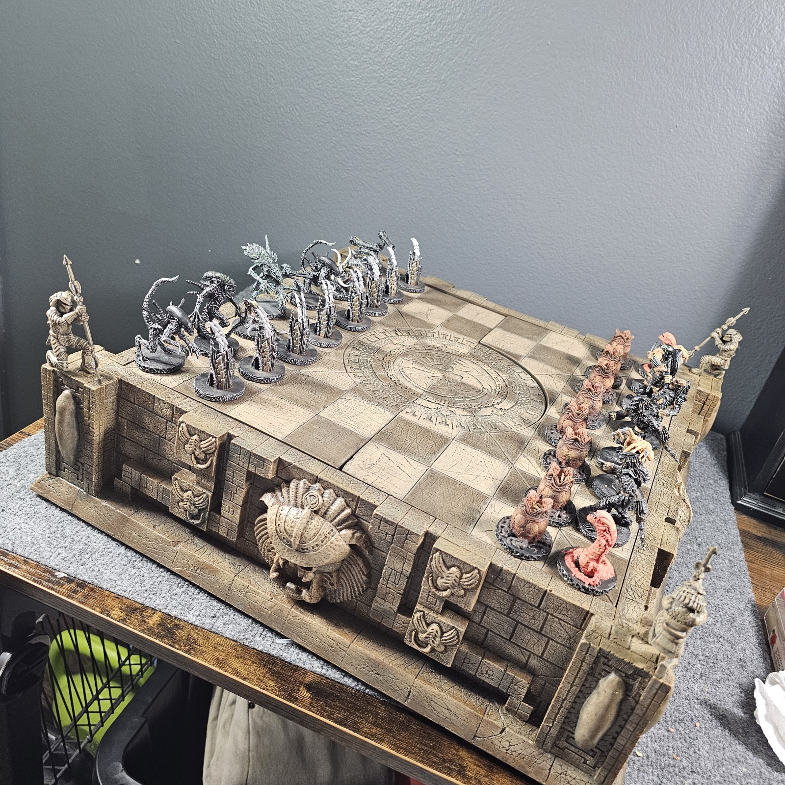 *RARE* Alien vs Predator Chess Set Limited Edition AVP SOTA TOYS LOCAL PICK UP *RARE* Alien vs Predator Chess Set Limited Edition AVP SOTA TOYS LOCAL PICK UP