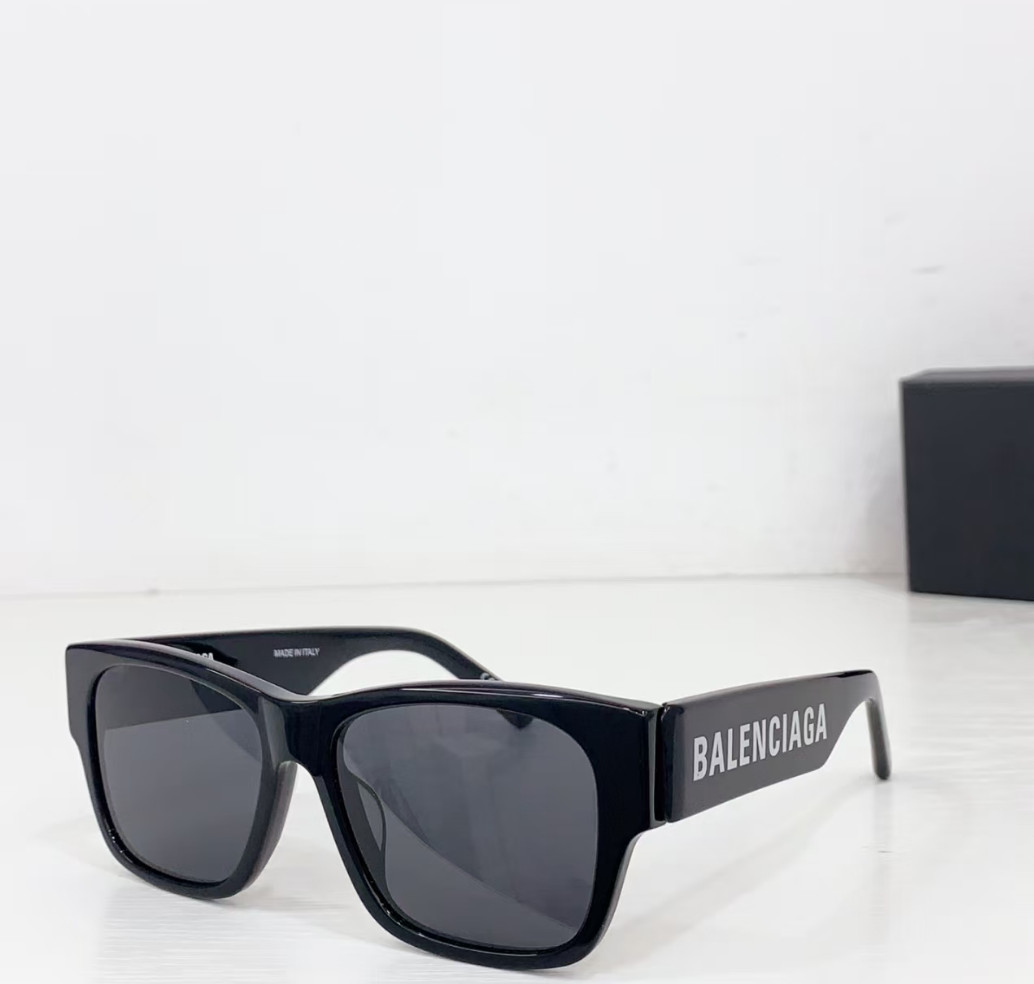 NEW Balenciaga BB0262SA Sunglasses 001 BLACK GRAY LENS 100% AUTHENTIC NEW Balenciaga BB0262SA Sunglasses 001 BLACK GRAY LENS 100% AUTHENTIC
