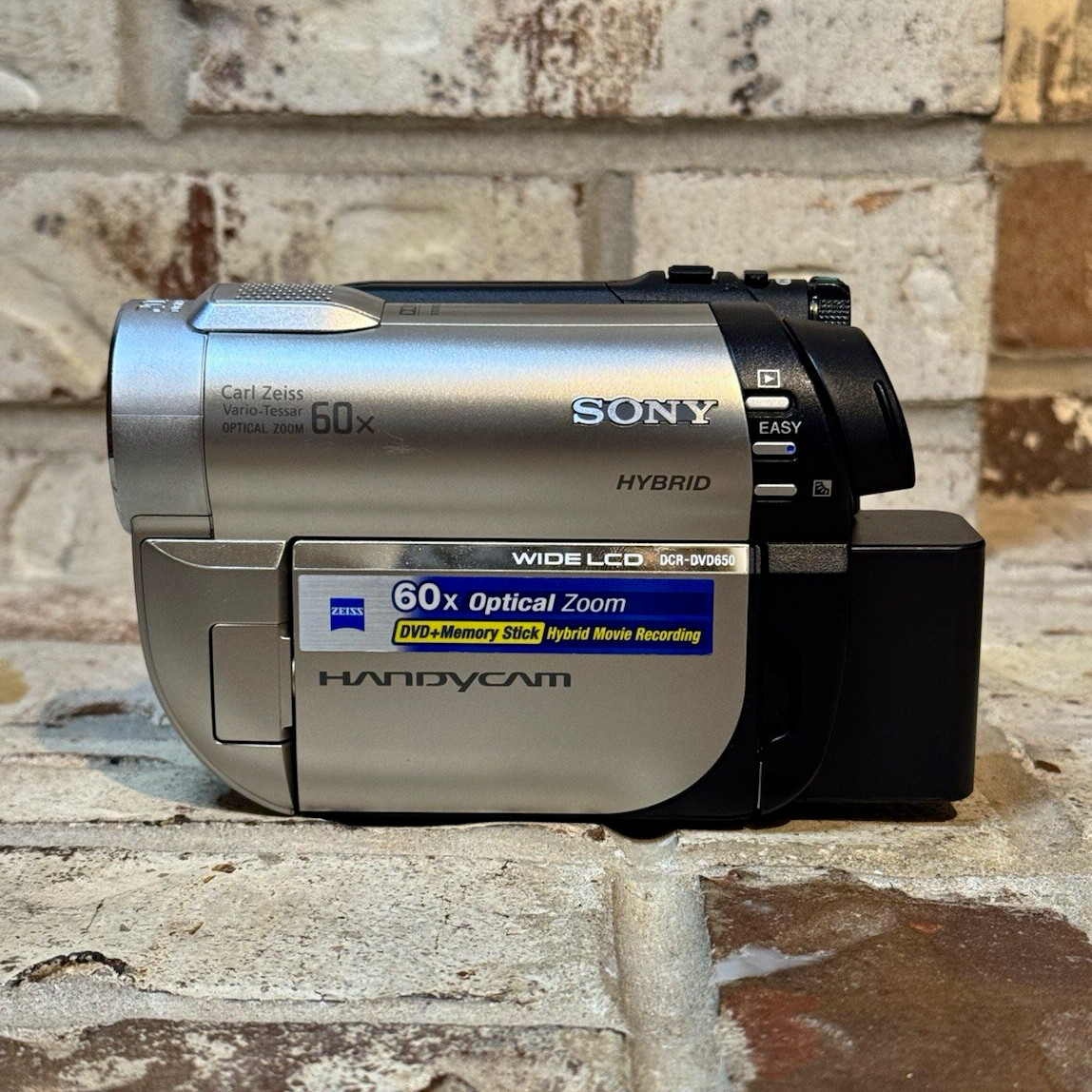 Sony Handycam DCR-DVD650 Camcorder 60x/2000x Zoom DVD-RW Memory Stick USB Sony Handycam DCR-DVD650 Camcorder 60x/2000x Zoom DVD-RW Memory Stick USB
