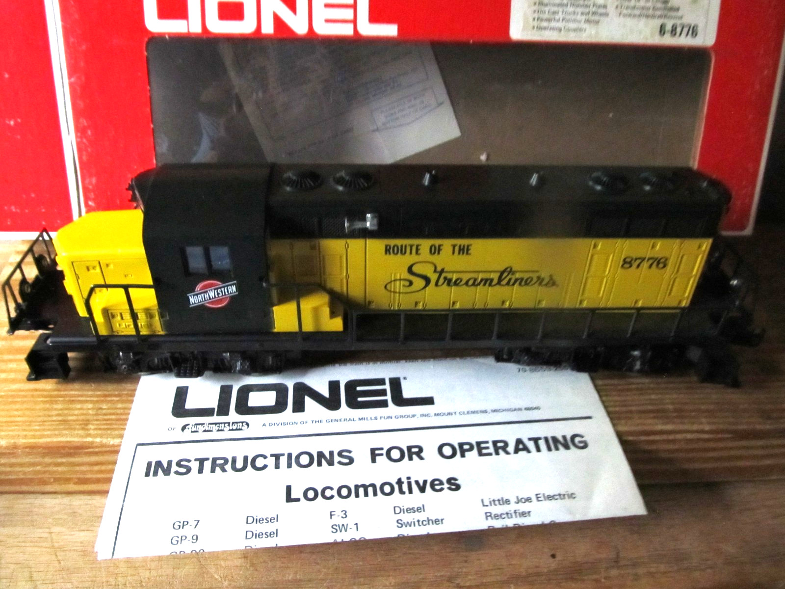 LIONEL 6-8776 CHICAGO NORTHWESTERN CNW GP-20 Diesel Locomotive 0/027 Gauge LIONEL 6-8776 CHICAGO NORTHWESTERN CNW GP-20 Diesel Locomotive 0/027 Gauge