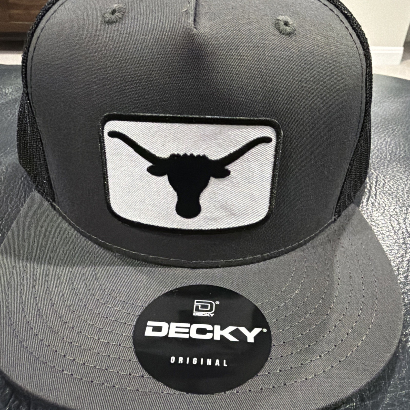 TEXAS LONGHORNS BEVO LOGO GRAY & BLACK ADULT HIGH PROFILE FLAT BILL TRUCKER HAT