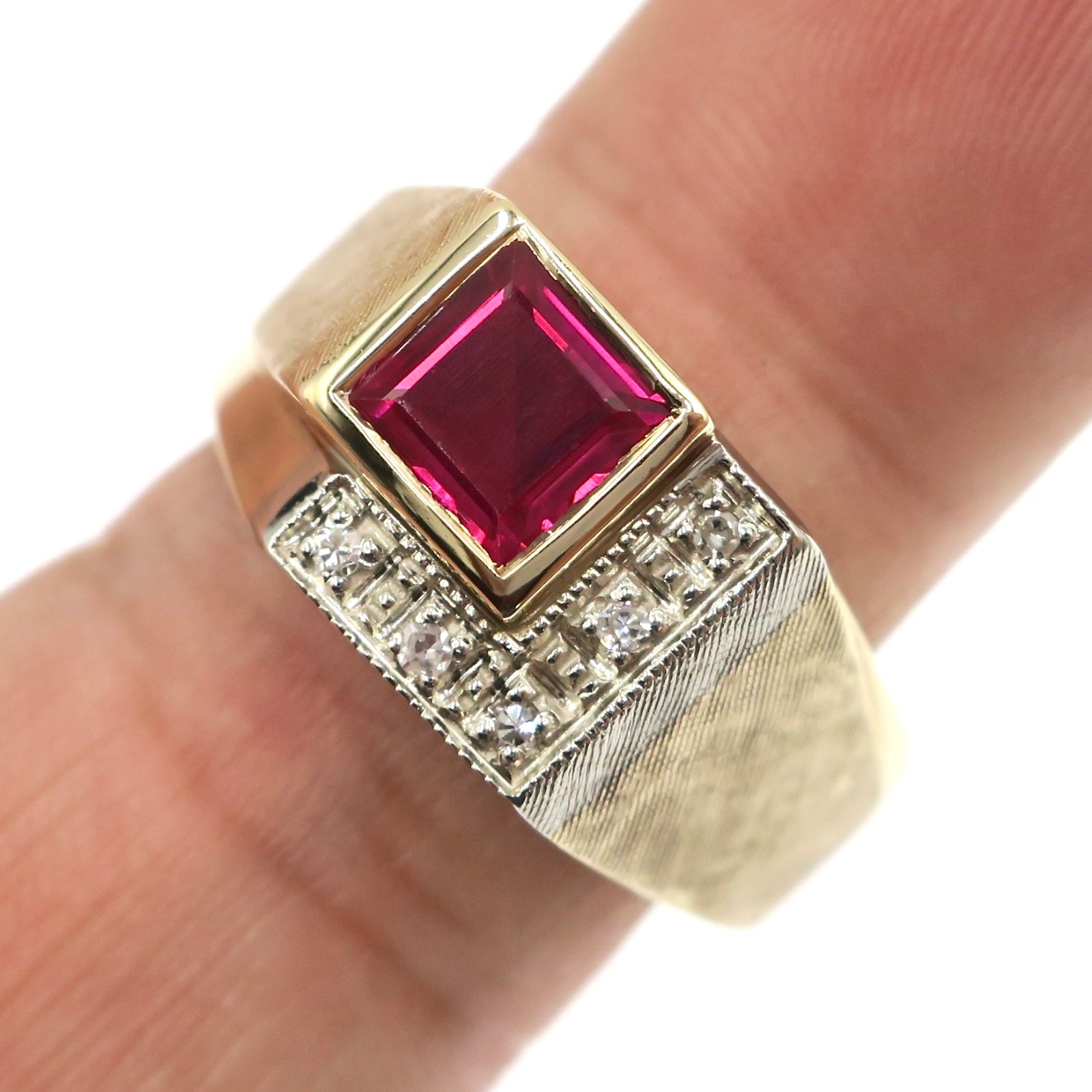 Mens Vintage Classis 10k Solid Yellow Gold Ruby Diamond Ring w Florentine Finish Mens Vintage Classis 10k Solid Yellow Gold Ruby Diamond Ring w Florentine Finish