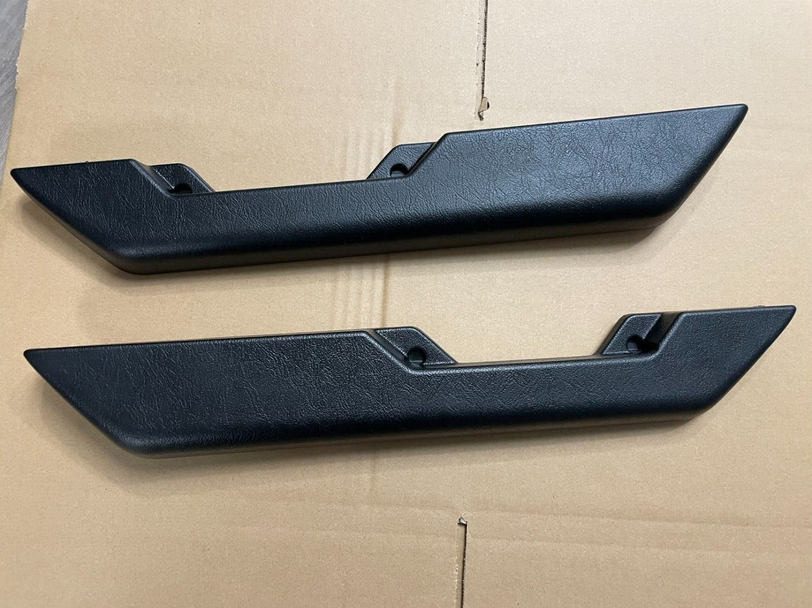 1981 1982 1983 1984 1985 1986 1987 CHEVROLET GMC TRUCK BLACK ARM REST PAD SET 1981 1982 1983 1984 1985 1986 1987 CHEVROLET GMC TRUCK BLACK ARM REST PAD SET