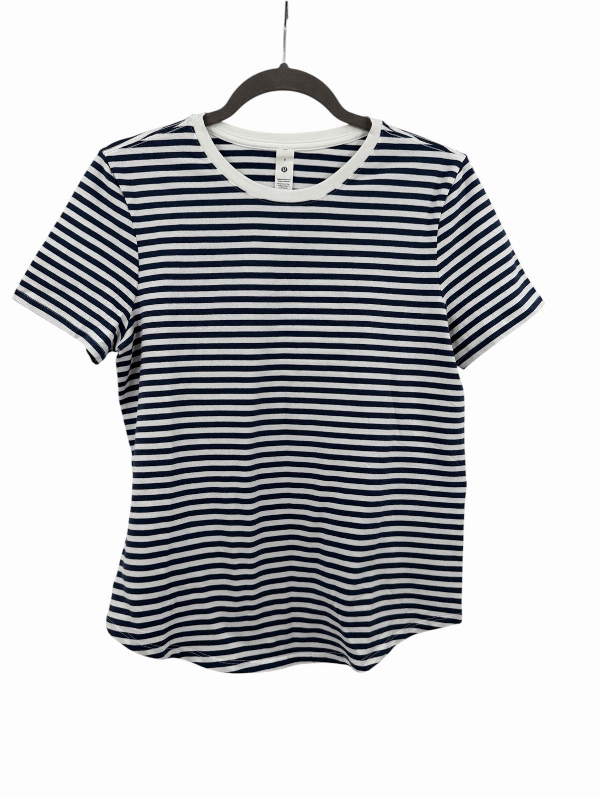 LULULEMON Women\'s Blue/White Stripe Short Sleeve Love Curved Hem T-Shirt Size 6 LULULEMON Women\'s Blue/White Stripe Short Sleeve Love Curved Hem T-Shirt Size 6