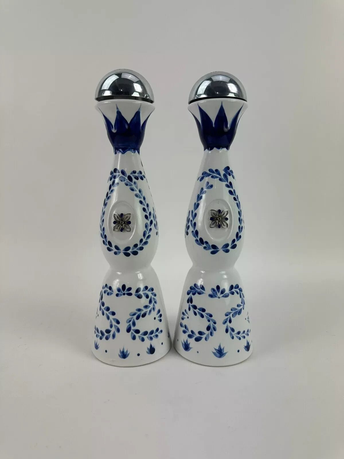 Lot Of 2 Clase Azul Reposado Tequila White And Blue Empty Bottle 750ml Rinsed Lot Of 2 Clase Azul Reposado Tequila White And Blue Empty Bottle 750ml Rinsed