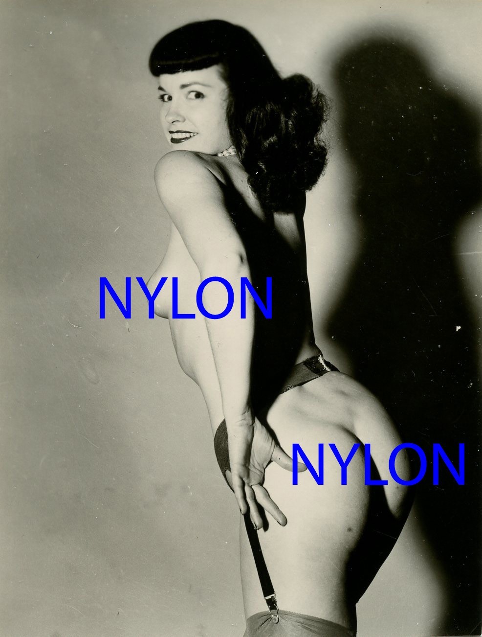 RARE BETTIE PAGE VINTAGE 1950\'s 4 1/2 x 3 1/2 PHOTOGRAPH RARE BETTIE PAGE VINTAGE 1950\'s 4 1/2 x 3 1/2 PHOTOGRAPH