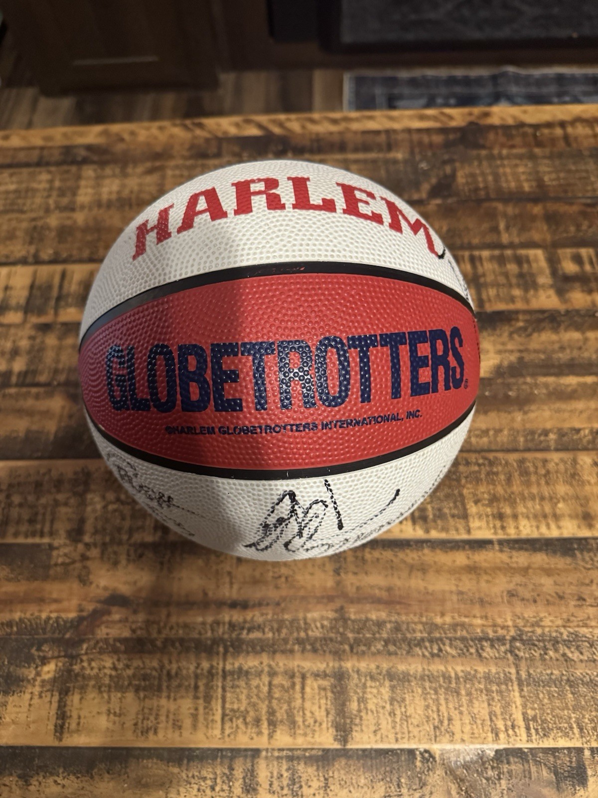 Harlem Globetrotters Signed Red White & Blue Basketball Autographed Harlem Globetrotters Signed Red White & Blue Basketball Autographed